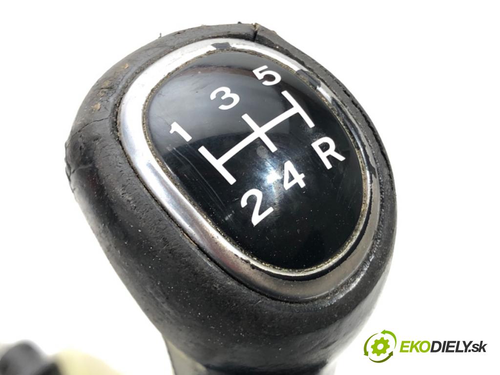 MITSUBISHI OUTLANDER I (CU_W) 2001 - 2008    2.0 (CU2W) 100 kW [136 KM] benzyna 2003 - 2006  Kulisa  (Rýchlostné páky / kulisy)