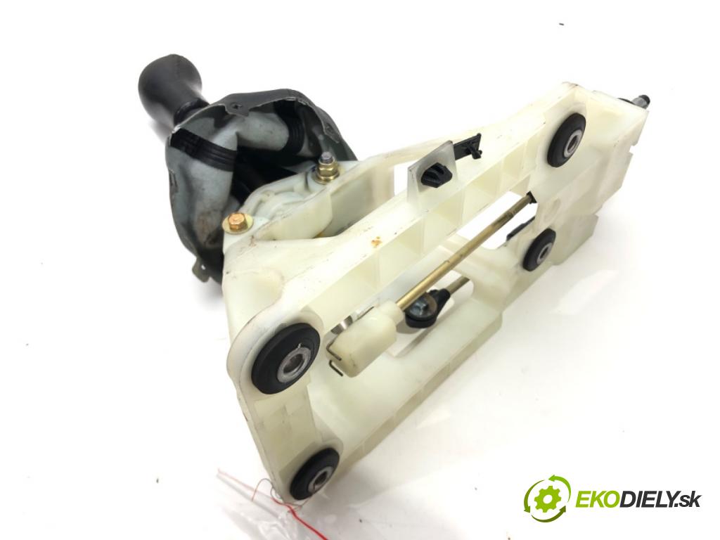 MITSUBISHI OUTLANDER I (CU_W) 2001 - 2008    2.0 (CU2W) 100 kW [136 KM] benzyna 2003 - 2006  Kulisa  (Rýchlostné páky / kulisy)