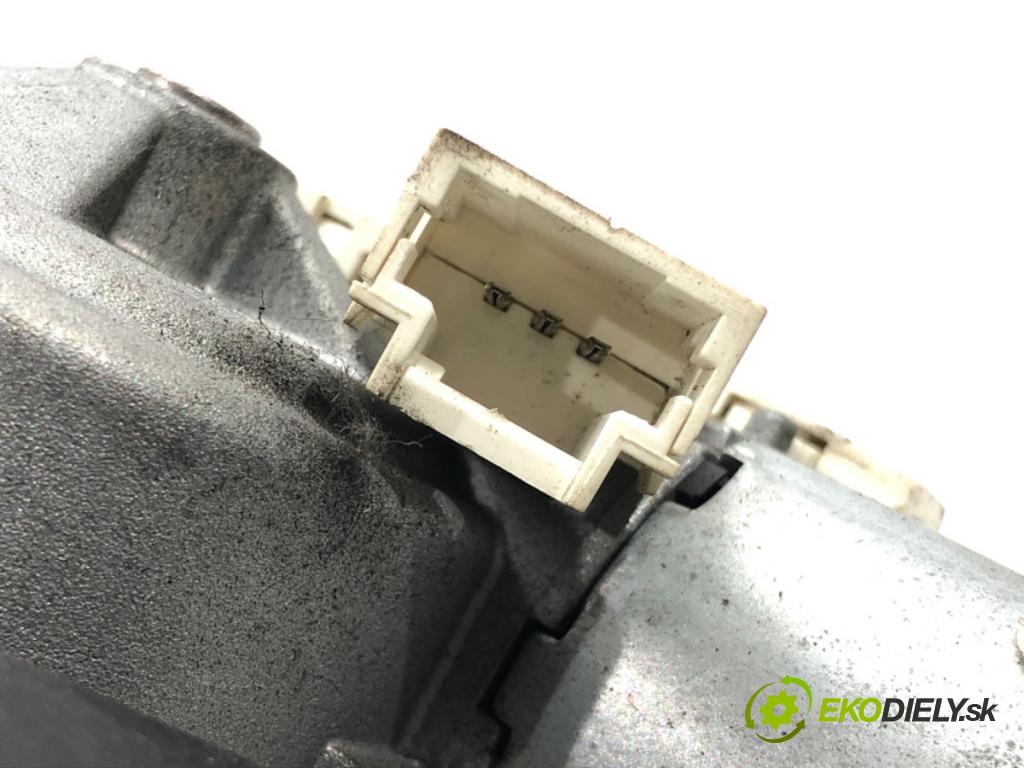 MICROCAR M8    M8  Motor stieračov zad 9637158780