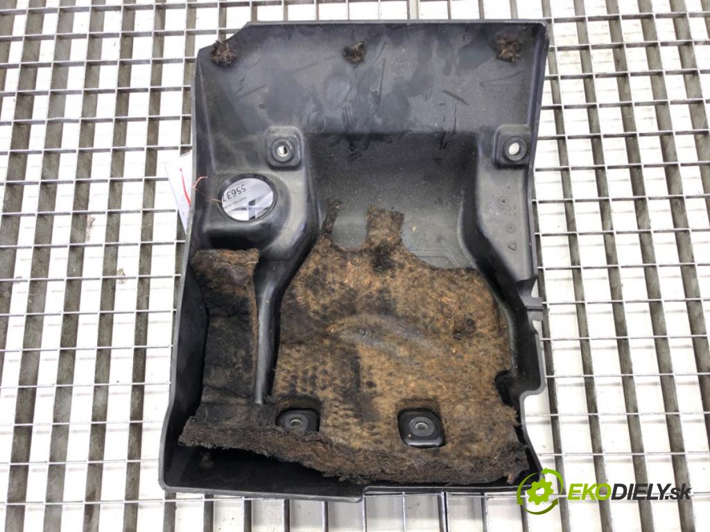 MICROCAR M8    M8  kryt motora  (Kryty motora)