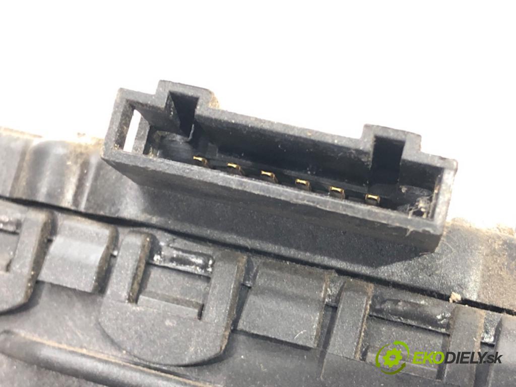 AUDI A4 B6 (8E2) 2000 - 2005    2.0 96 kW [130 KM] benzyna 2000 - 2004  Potenciometer plynového pedálu 8E1721523C (Pedále)