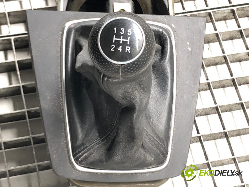 AUDI A4 B6 (8E2) 2000 - 2005    2.0 96 kW [130 KM] benzyna 2000 - 2004  Kulisa  (Rýchlostné páky / kulisy)