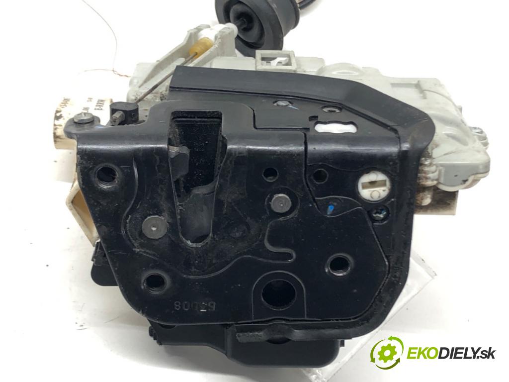 AUDI A6 C6 Avant (4F5) 2004 - 2011    2.7 TDI 132 kW [180 KM] olej napędowy 2005 - 2008  zámok dveře pravý přední část 
