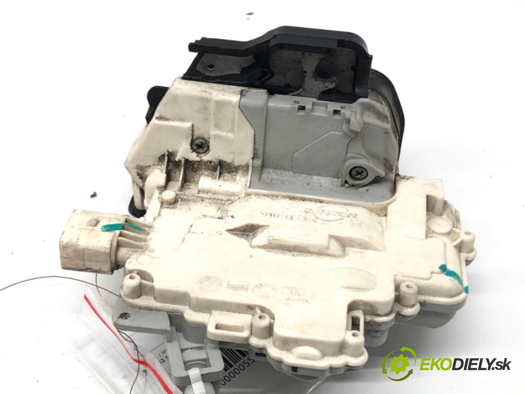 AUDI A6 C6 Avant (4F5) 2004 - 2011    2.7 TDI 132 kW [180 KM] olej napędowy 2005 - 2008  zámok dveře pravý přední část