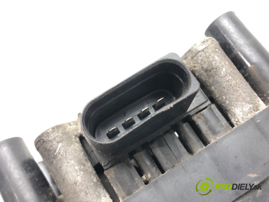 SKODA OCTAVIA I (1U2) 1996 - 2010    1.6 75 kW [102 KM] benzyna 2000 - 2010  Cievka zapaľovacia 032905106E (Zapaľovacie cievky, moduly)