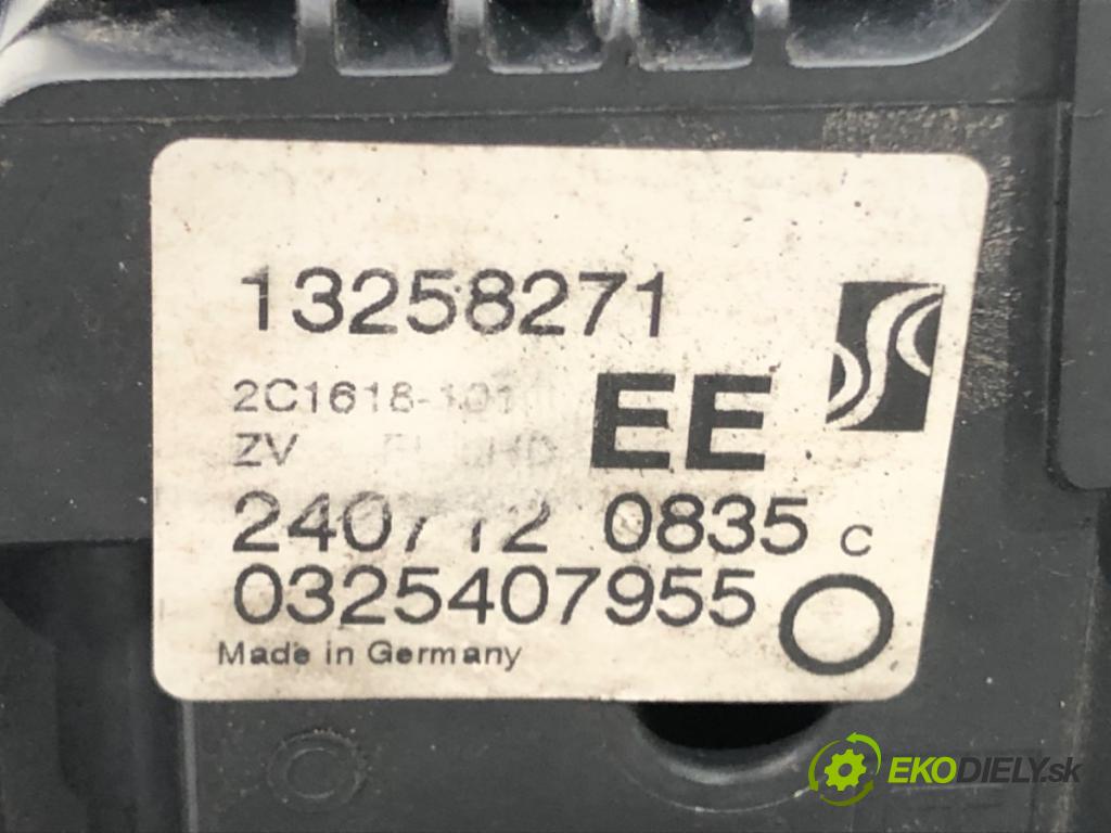 OPEL CORSA D (S07) 2006 - 2014    1.3 CDTI (L08, L68) 70 kW [95 KM] olej napędowy 20  zámok dveře levý přední část 13258271