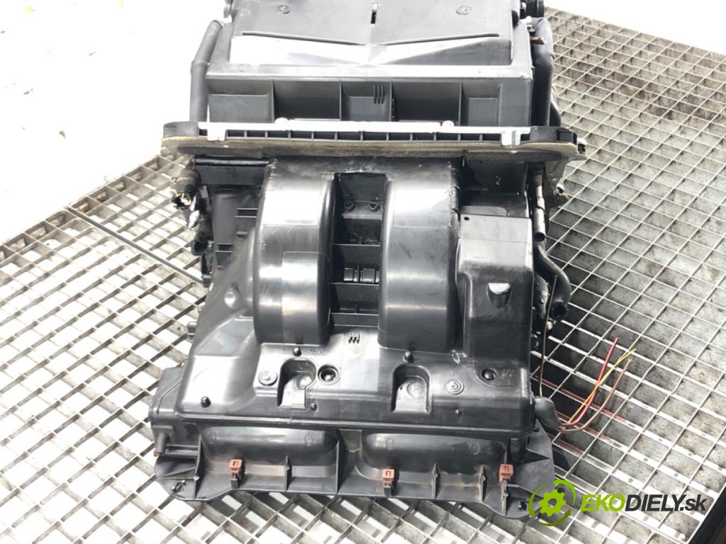 AUDI A8 D3 (4E2, 4E8) 2002 - 2010    3.0 TDI quattro 171 kW [233 KM] olej napędowy 2003  Výhrevné teleso, radiátor kúrenia komplet KOMBAJN 4E0820003P (Radiátory kúrenia)