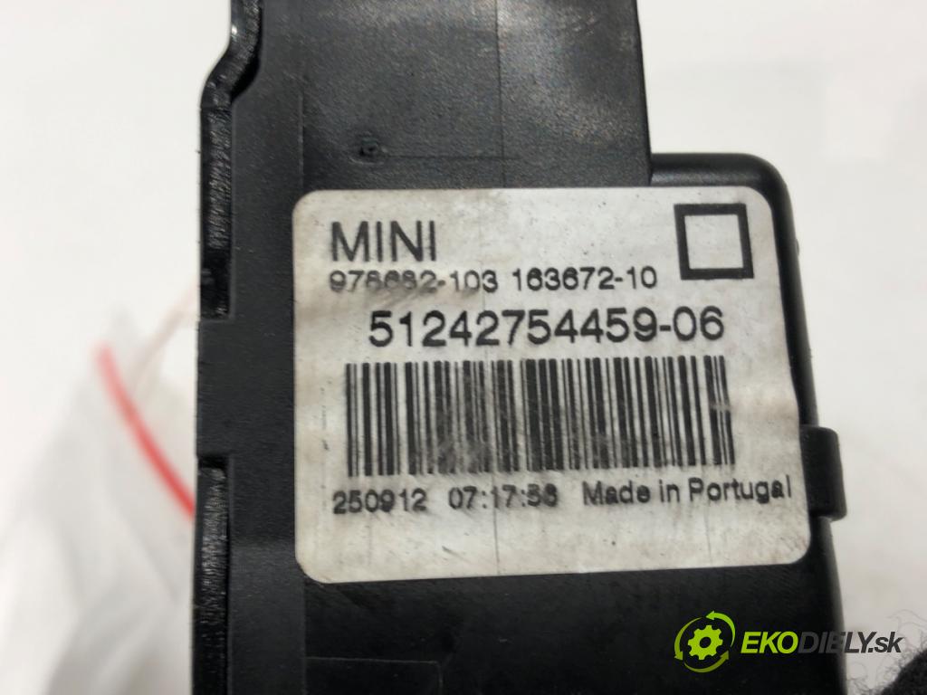 MINI MINI CLUBMAN (R55) 2006 - 2015    Cooper D 82 kW [112 KM] olej napędowy 2010 - 2014  zámok dveří zadní část pravý 51242754459