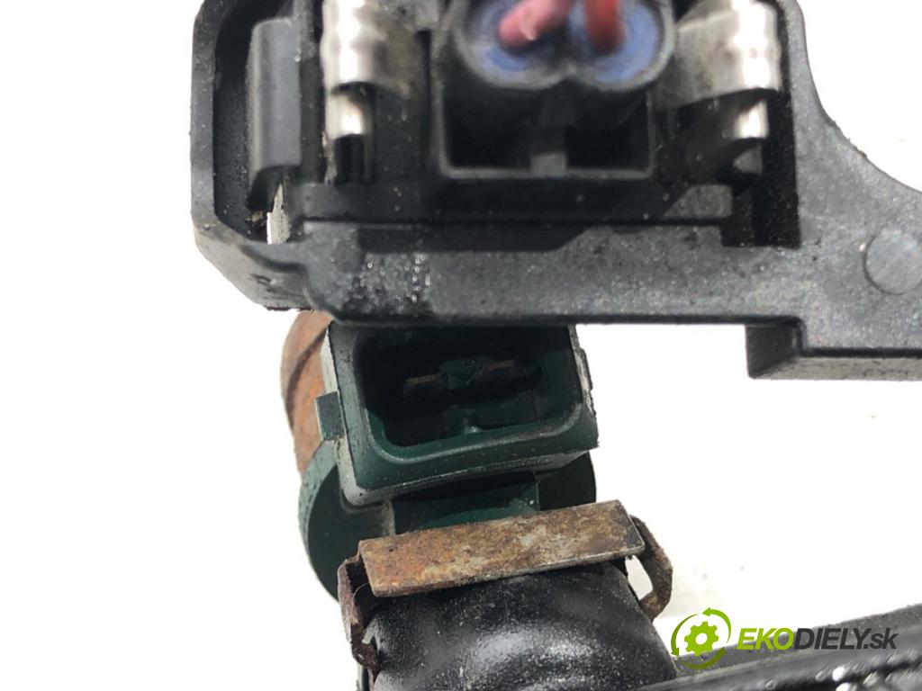 SEAT LEON (1M1) 1999 - 2006    1.6 74 kW [100 KM] benzyna 1999 - 2006  Lišta vstrekovacia 037906031AA (Vstrekovacie lišty)