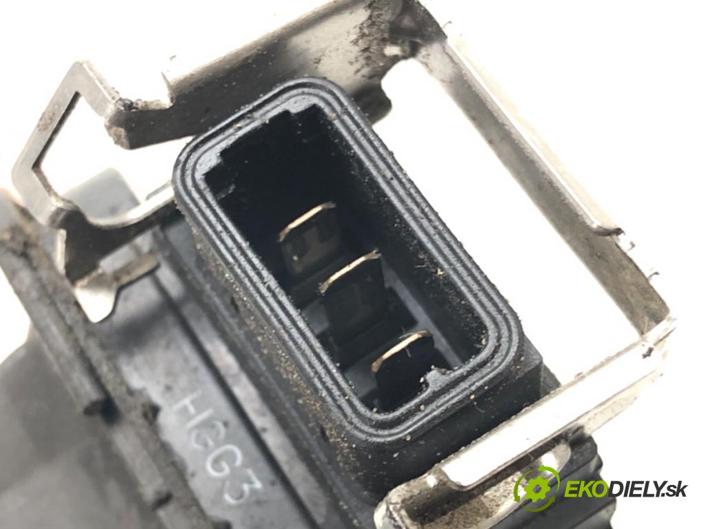 AUDI A4 B5 (8D2) 1994 - 2001    1.8 T 110 kW [150 KM] benzyna 1995 - 2000  Cievka zapaľovacia 058905105 (Zapaľovacie cievky, moduly)