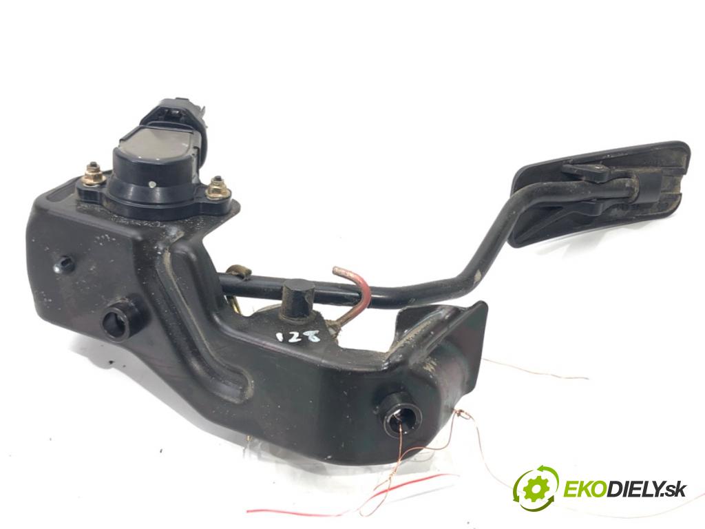 TOYOTA COROLLA Verso (_E12_) 2001 - 2007    2.0 D-4D (CDE120_) 66 kW [90 KM] olej napędowy 200  Potenciometer plynového pedálu 78111-35030 (Pedále)