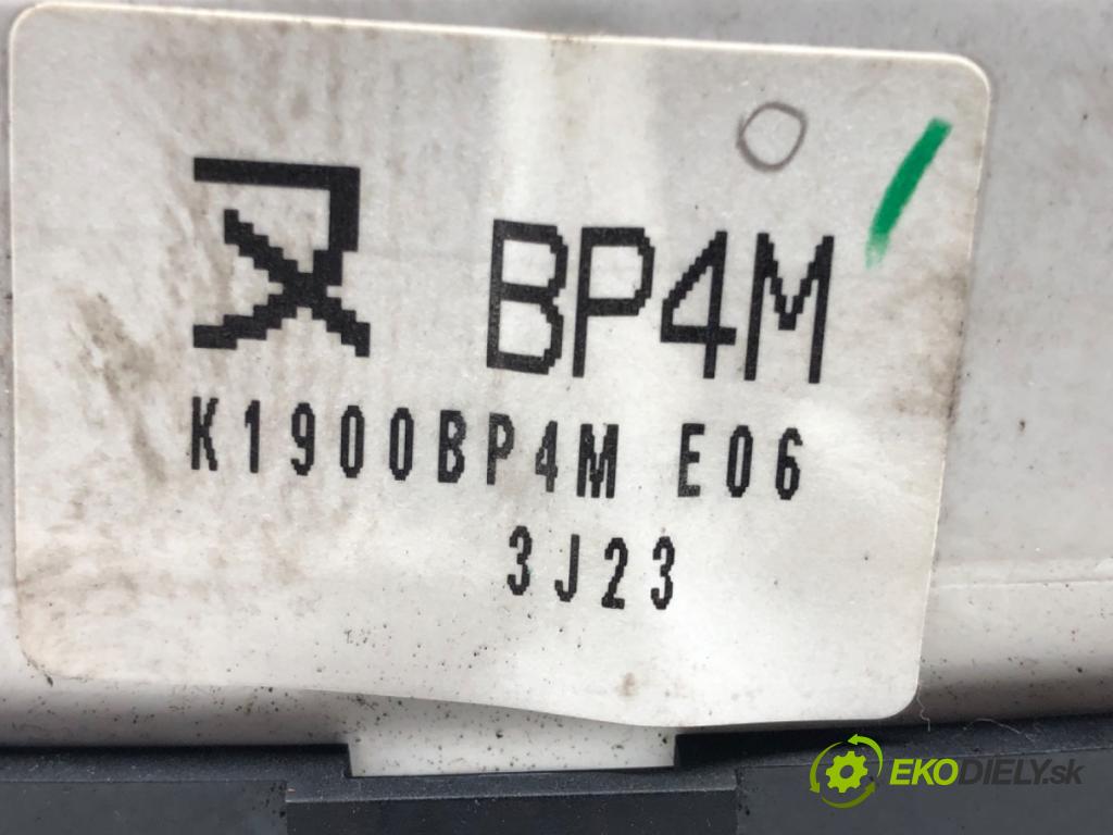 MAZDA 3 (BK) 2003 - 2009    1.3 (BK14) 62 kW [84 KM] benzyna 2003 - 2009  Panel ovládania kúrenia K1900BP4M (Prepínače, spínače, tlačidlá a ovládače kúrenia)