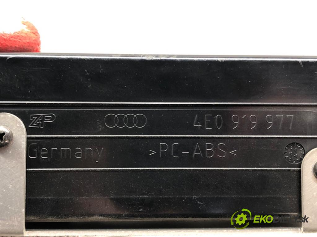 AUDI A8 D3 (4E2, 4E8) 2002 - 2010    4.0 TDI quattro 202 kW [275 KM] olej napędowy 2003  čítač navigácie 4E0919977 (Ostatné)