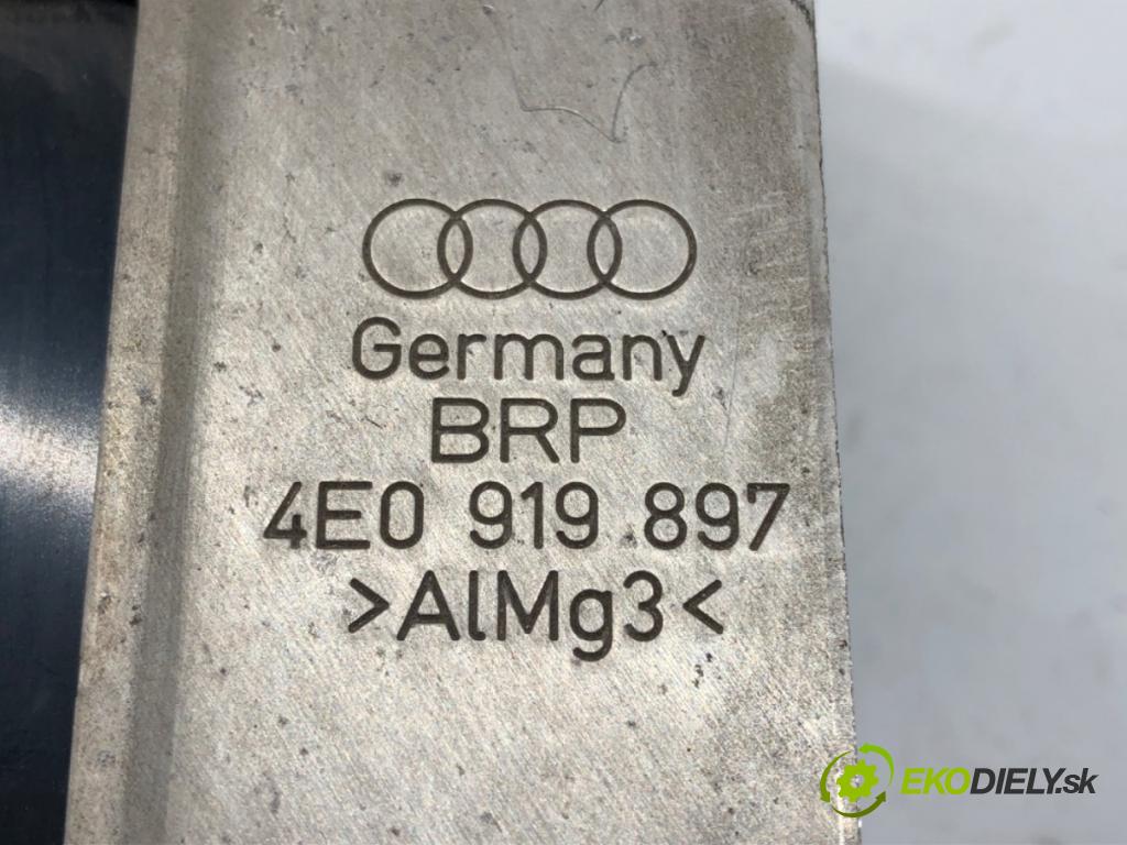 AUDI A8 D3 (4E2, 4E8) 2002 - 2010    4.0 TDI quattro 202 kW [275 KM] olej napędowy 2003  čítač navigácie 4E0919977 (Ostatné)