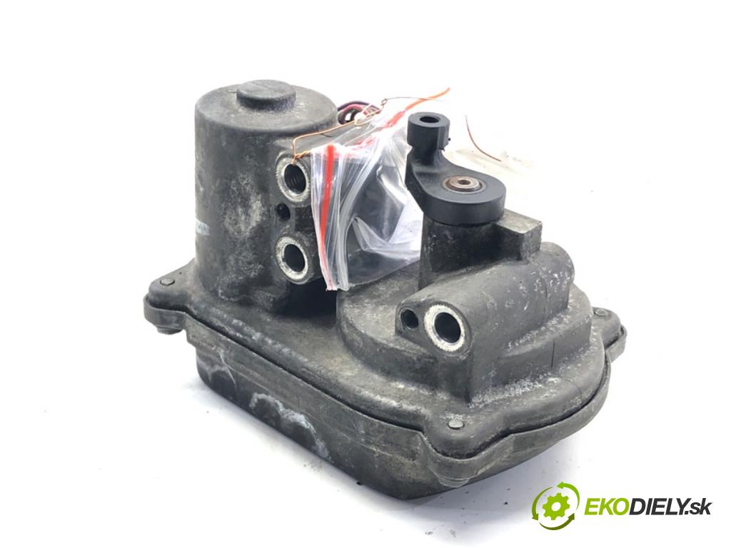 AUDI A8 D3 (4E2, 4E8) 2002 - 2010    4.0 TDI quattro 202 kW [275 KM] olej napędowy 2003  nastavovač svod, potrubí 057129086G (Ostatní)