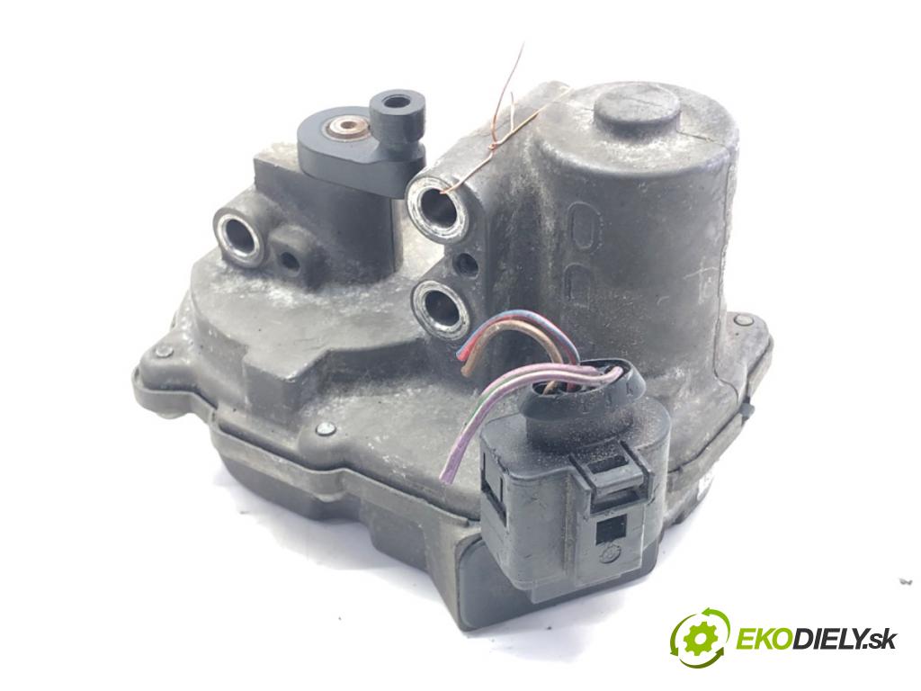 AUDI A8 D3 (4E2, 4E8) 2002 - 2010    4.0 TDI quattro 202 kW [275 KM] olej napędowy 2003  nastavovač svod, potrubí 057129086G (Ostatní)