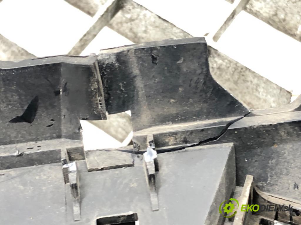 VW GOLF IV (1J1) 1997 - 2008    1.4 16V 55 kW [75 KM] benzyna 1997 - 2004  mřížka maska  (Mřížky (masky) chladičů)