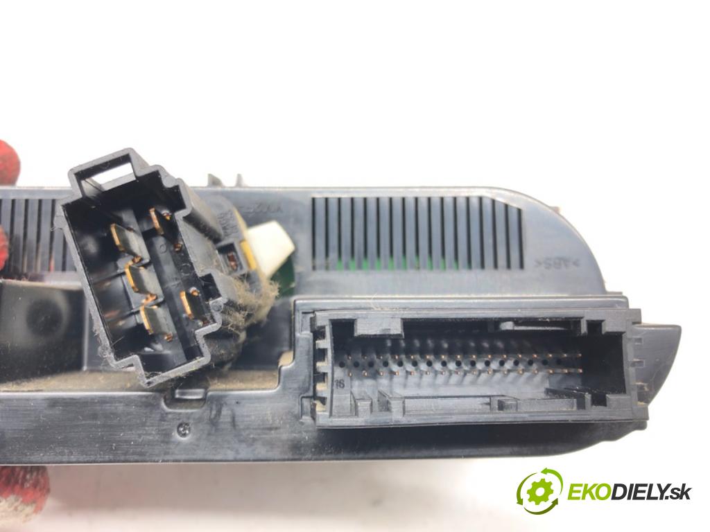 SEAT ALHAMBRA (7V8, 7V9) 1996 - 2010    1.9 TDI 85 kW [115 KM] olej napędowy 2000 - 2010  Panel ovládania kúrenia 7M3907049B (Prepínače, spínače, tlačidlá a ovládače kúrenia)