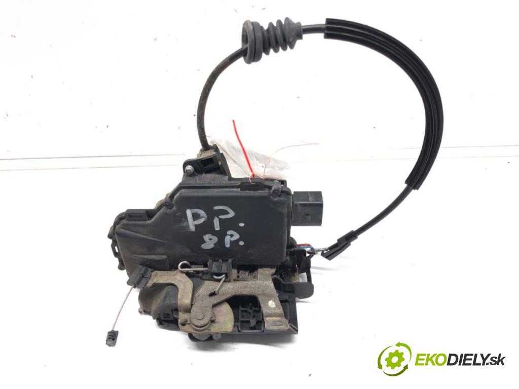 VW BORA I (1J2) 1998 - 2013    2.0 85 kW [115 KM] benzyna 1998 - 2013  zámok dveře pravý přední část 