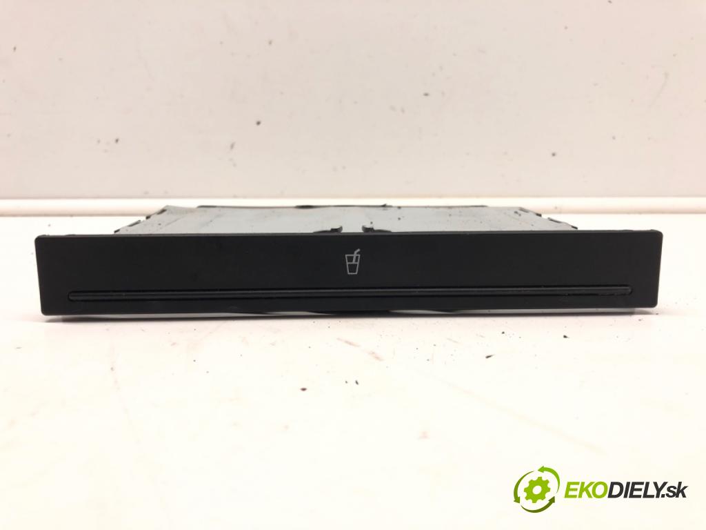 VW BORA I (1J2) 1998 - 2013    2.0 85 kW [115 KM] benzyna 1998 - 2013  Držiak na nápoje  (Úchyty, držiaky na nápoje)