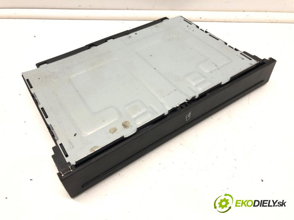 VW BORA I (1J2) 1998 - 2013    2.0 85 kW [115 KM] benzyna 1998 - 2013  Držiak na nápoje  (Úchyty, držiaky na nápoje)