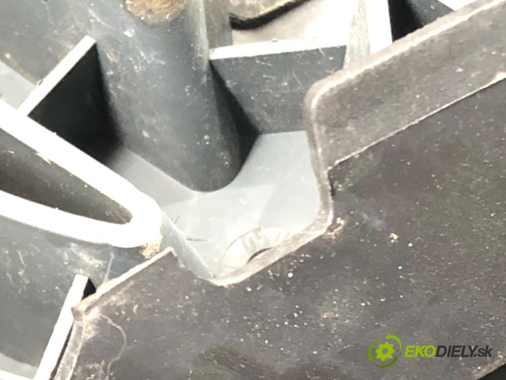 VW BORA I (1J2) 1998 - 2013    2.0 85 kW [115 KM] benzyna 1998 - 2013  mřížka maska  (Mřížky (masky) chladičů)