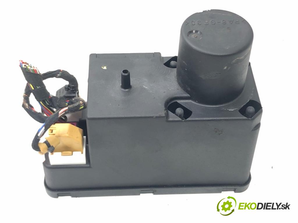 AUDI A4 B5 (8D2) 1994 - 2001    1.8 92 kW [125 KM] benzyna 1994 - 2000  pumpa centrálneho zámku 4A0862257J (Riadiace jednotky centrálneho zámku)