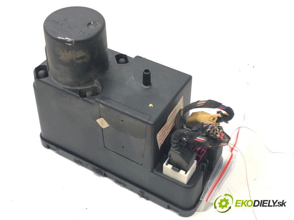 AUDI A4 B5 (8D2) 1994 - 2001    1.8 92 kW [125 KM] benzyna 1994 - 2000  pumpa centrálneho zámku 4A0862257J (Riadiace jednotky centrálneho zámku)