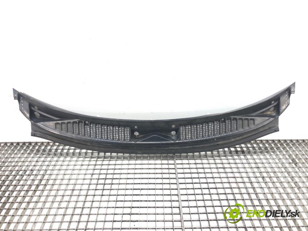 LAND ROVER FREELANDER I (L314) 1998 - 2006    1.8 i 16V 4x4 88 kW [120 KM] benzyna 1998 - 2000  Torpédo, plast pod čelné okno  (Torpéda)