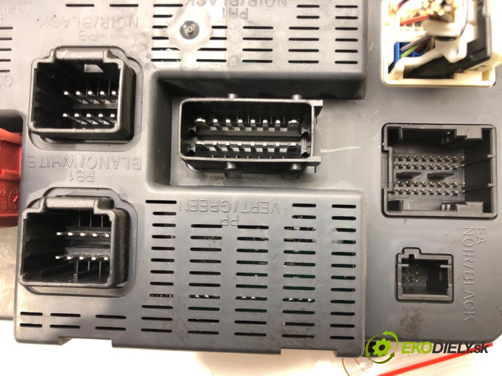 CITROEN C4 I (LC_) 2004 - 2014    1.6 16V 80 kW [109 KM] benzyna 2004 - 2011  modul BSI 9663798580 (Pojistkové skříňky)