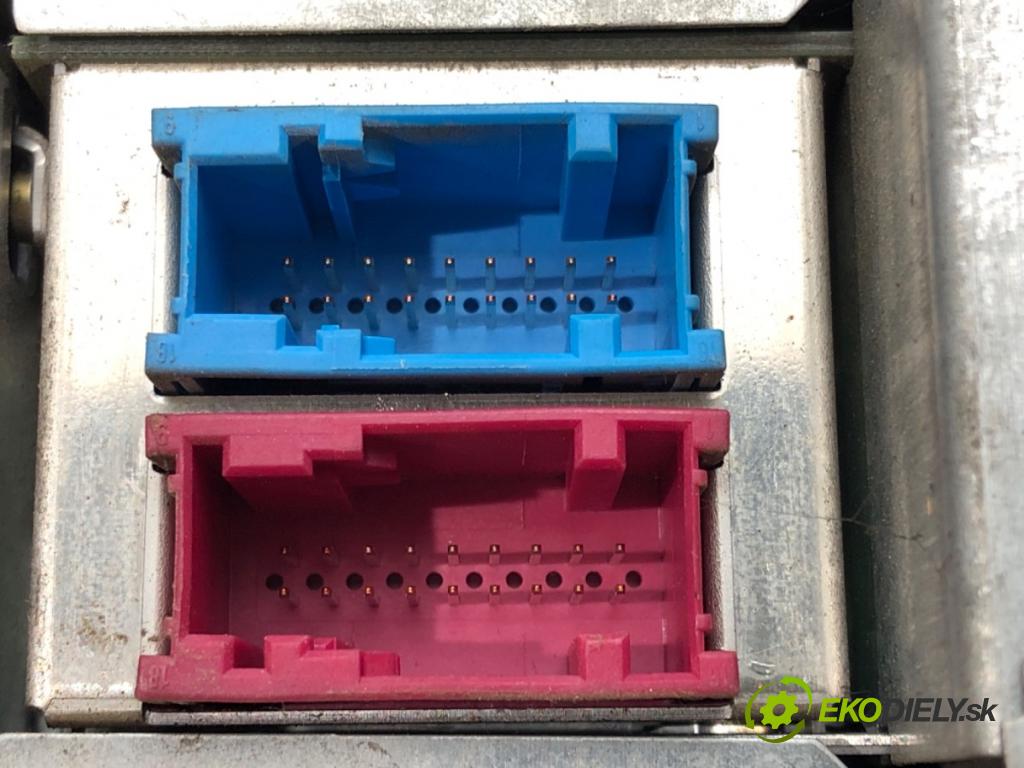 BMW 5 (E39) 1995 - 2003    525 tds 105 kW [143 KM] olej napędowy 1996 - 2003  CZYTNIK navigace 4105062 (Ostatní)