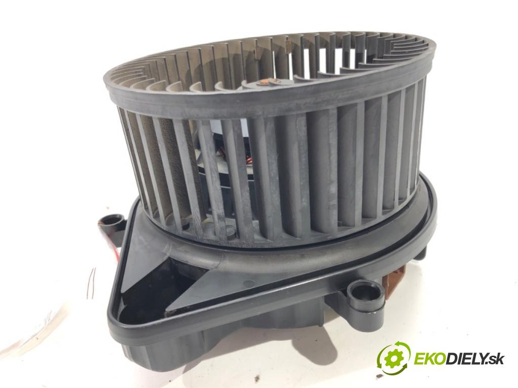AUDI A4 B6 Avant (8E5) 2000 - 2005    3.0 quattro 162 kW [220 KM] benzyna 2001 - 2004  ventilátor kúrenia 8E1820021D
