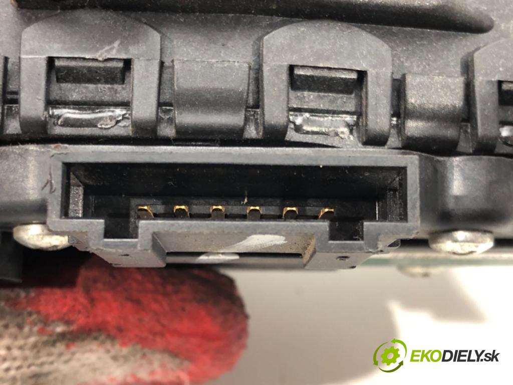 AUDI A4 B6 Avant (8E5) 2000 - 2005    3.0 quattro 162 kW [220 KM] benzyna 2001 - 2004  Potenciometer plynového pedálu 8E1721523A (Pedále)