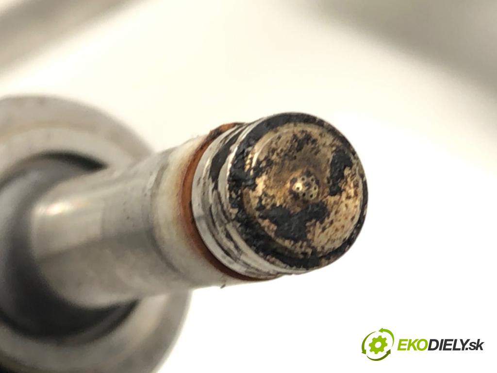 MAZDA 3 (BM, BN) 2013 - 2022    2.0 88 kW [120 KM] benzyna 2013 - 2022  Lišta vstrekovacia PE0113250B (Vstrekovacie lišty)