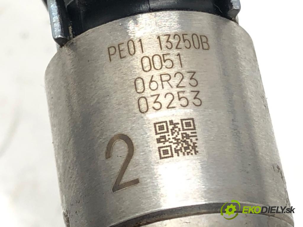 MAZDA 3 (BM, BN) 2013 - 2022    2.0 88 kW [120 KM] benzyna 2013 - 2022  Lišta vstrekovacia PE0113250B (Vstrekovacie lišty)