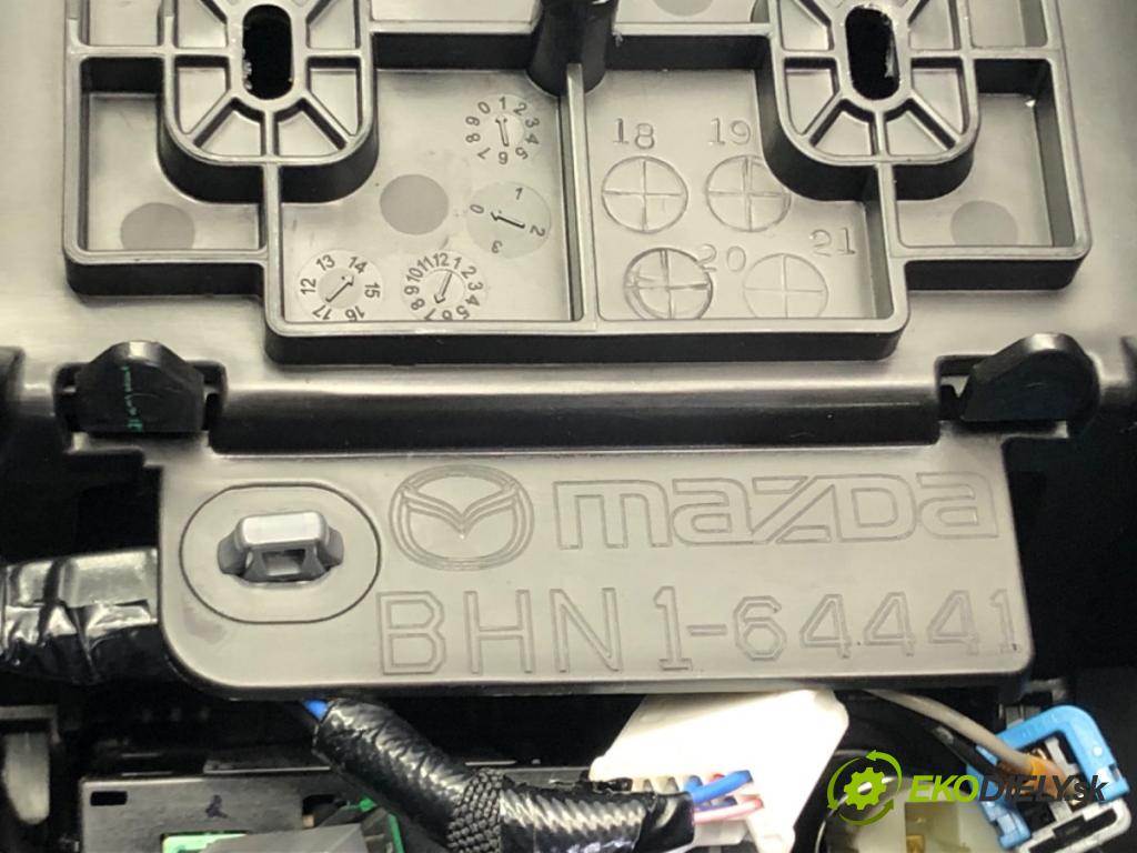 MAZDA 3 (BM, BN) 2013 - 2022    2.0 88 kW [120 KM] benzyna 2013 - 2022  loketní opěrka BHN1-64441 (Loketní opěrky)