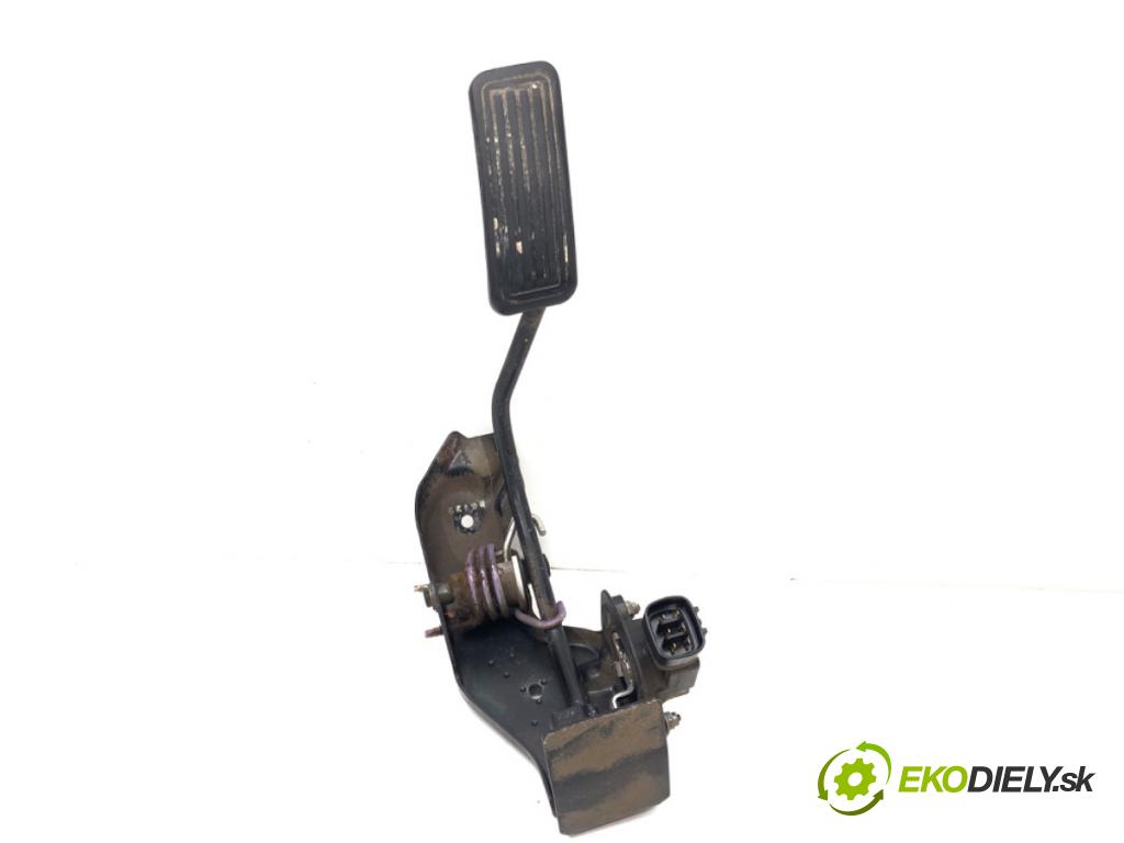 TOYOTA AVENSIS Kombi (_T25_) 2003 - 2008    2.0 D-4D (ADT250_) 93 kW [126 KM] olej napędowy 20  Potenciometer plynového pedálu  (Pedále)