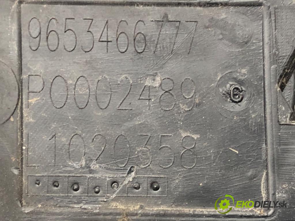 PEUGEOT 307 SW (3H) 2002 - 2009    2.0 16V 103 kW [140 KM] benzyna 2005 - 2008  mřížka maska 9653466777 (Mřížky (masky) chladičů)