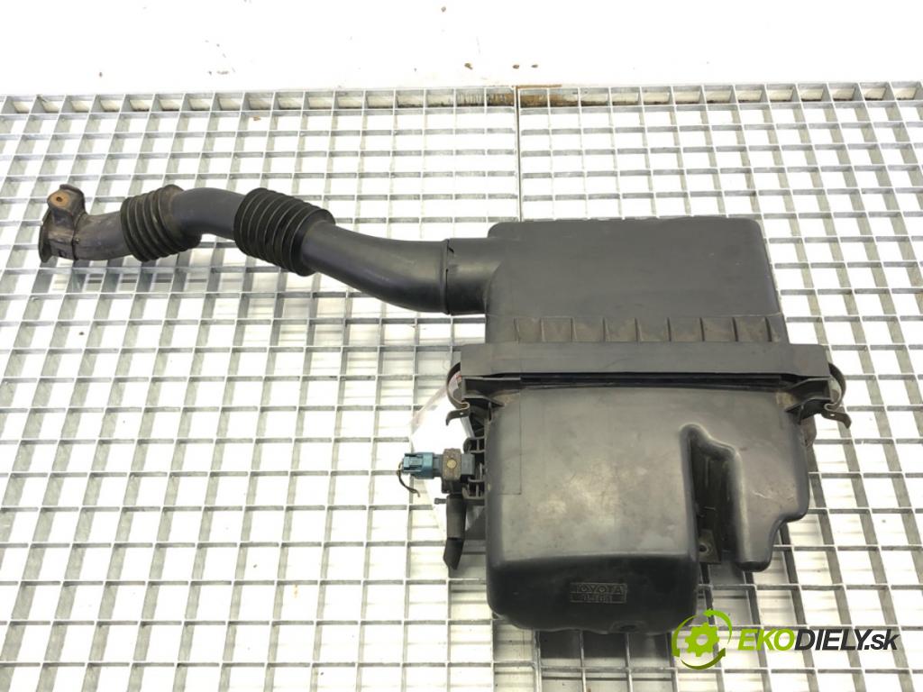 TOYOTA YARIS (_P1_) 1999 - 2005    1.3 (SCP12_, SCP13_) 64 kW [87 KM] benzyna 2002 -   Obal filtra vzduchu  (Obaly filtrov vzduchu)