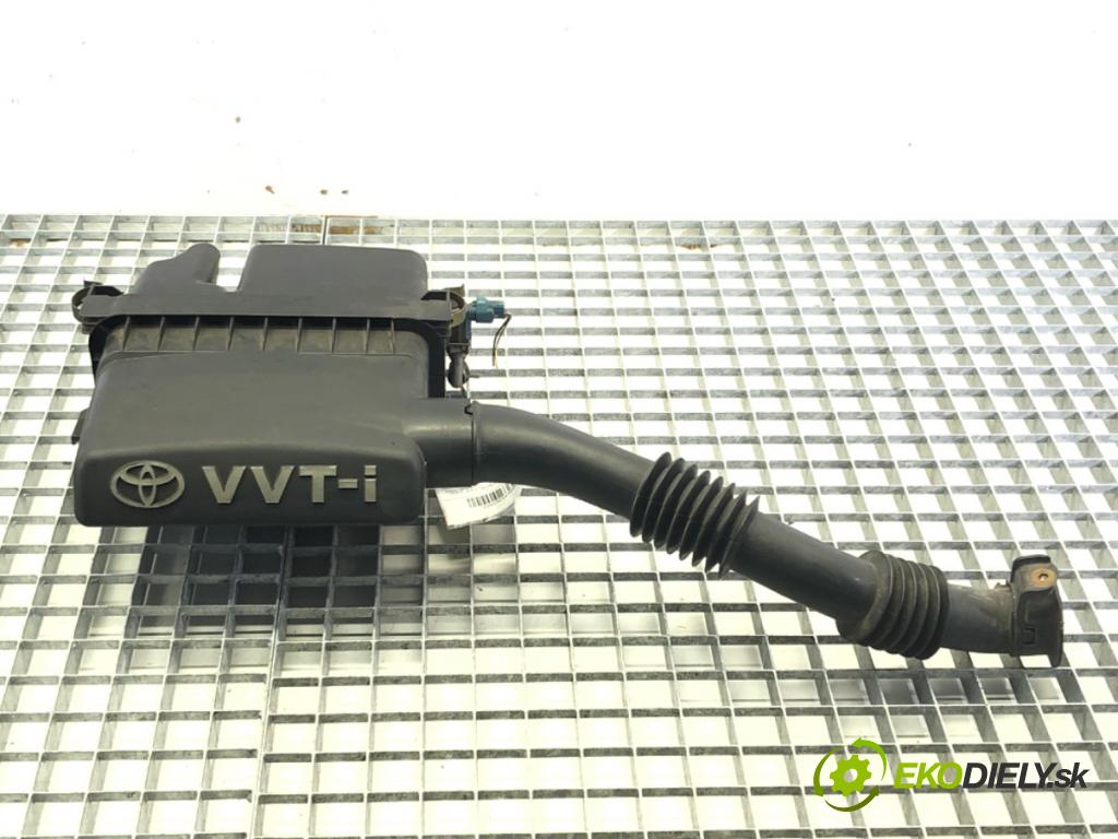 TOYOTA YARIS (_P1_) 1999 - 2005    1.3 (SCP12_, SCP13_) 64 kW [87 KM] benzyna 2002 -   Obal filtra vzduchu  (Obaly filtrov vzduchu)