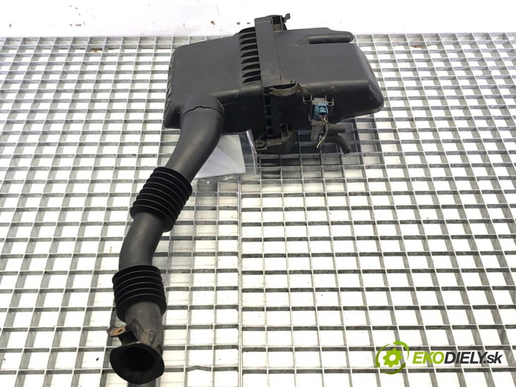 TOYOTA YARIS (_P1_) 1999 - 2005    1.3 (SCP12_, SCP13_) 64 kW [87 KM] benzyna 2002 -   Obal filtra vzduchu  (Obaly filtrov vzduchu)