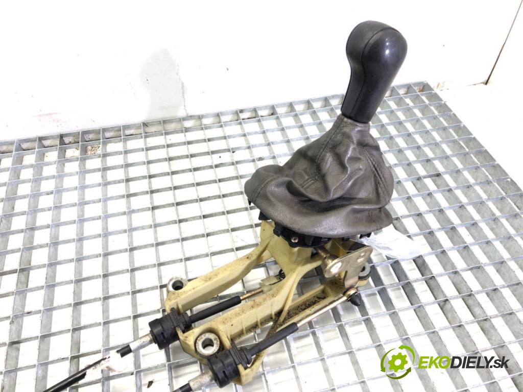 VOLVO S70 (874) 1996 - 2000    2.4 Turbo 142 kW [193 KM] benzyna 1997 - 2000  Kulisa  (Rýchlostné páky / kulisy)