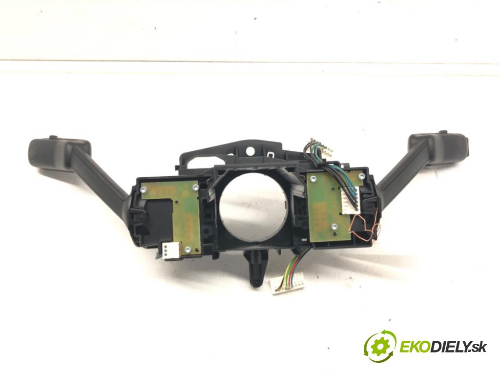 SKODA OCTAVIA III Kombi 2016 110 kW 2.0 TDI 1968 přepínač kombinovaný 5Q0953507GD (Páčky pod volantem)