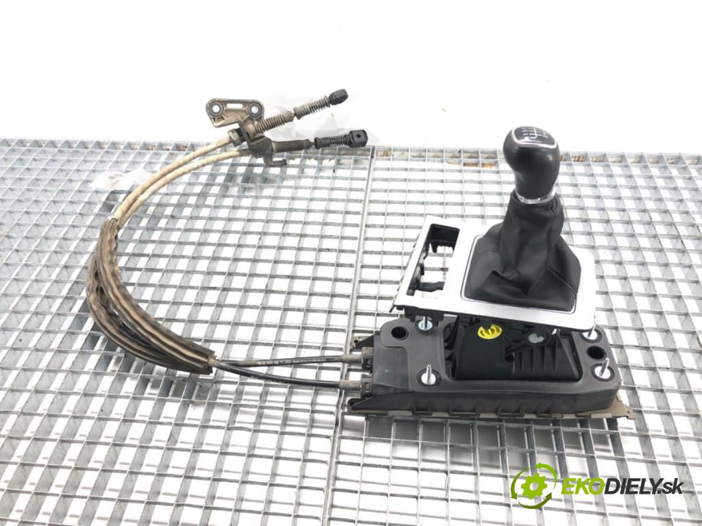 SKODA OCTAVIA III Combi (5E5, 5E6) 2012 - 2022    2.0 TDI 110 kW [150 KM] olej napędowy 2012 - 2022  Kulisa 5Q0711049AQ (Rýchlostné páky / kulisy)