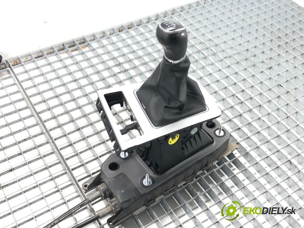 SKODA OCTAVIA III Combi (5E5, 5E6) 2012 - 2022    2.0 TDI 110 kW [150 KM] olej napędowy 2012 - 2022  Kulisa 5Q0711049AQ (Rýchlostné páky / kulisy)