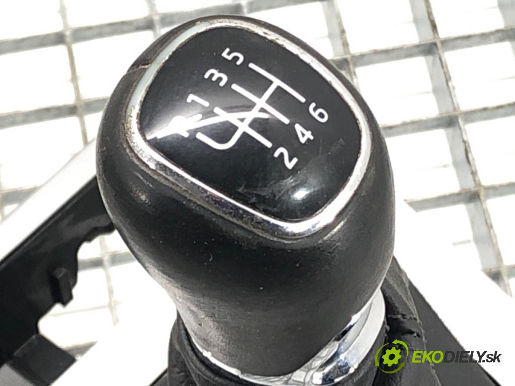 SKODA OCTAVIA III Combi (5E5, 5E6) 2012 - 2022    2.0 TDI 110 kW [150 KM] olej napędowy 2012 - 2022  Kulisa 5Q0711049AQ (Rýchlostné páky / kulisy)