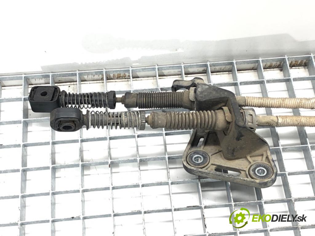 SKODA OCTAVIA III Combi (5E5, 5E6) 2012 - 2022    2.0 TDI 110 kW [150 KM] olej napędowy 2012 - 2022  Kulisa 5Q0711049AQ (Rýchlostné páky / kulisy)