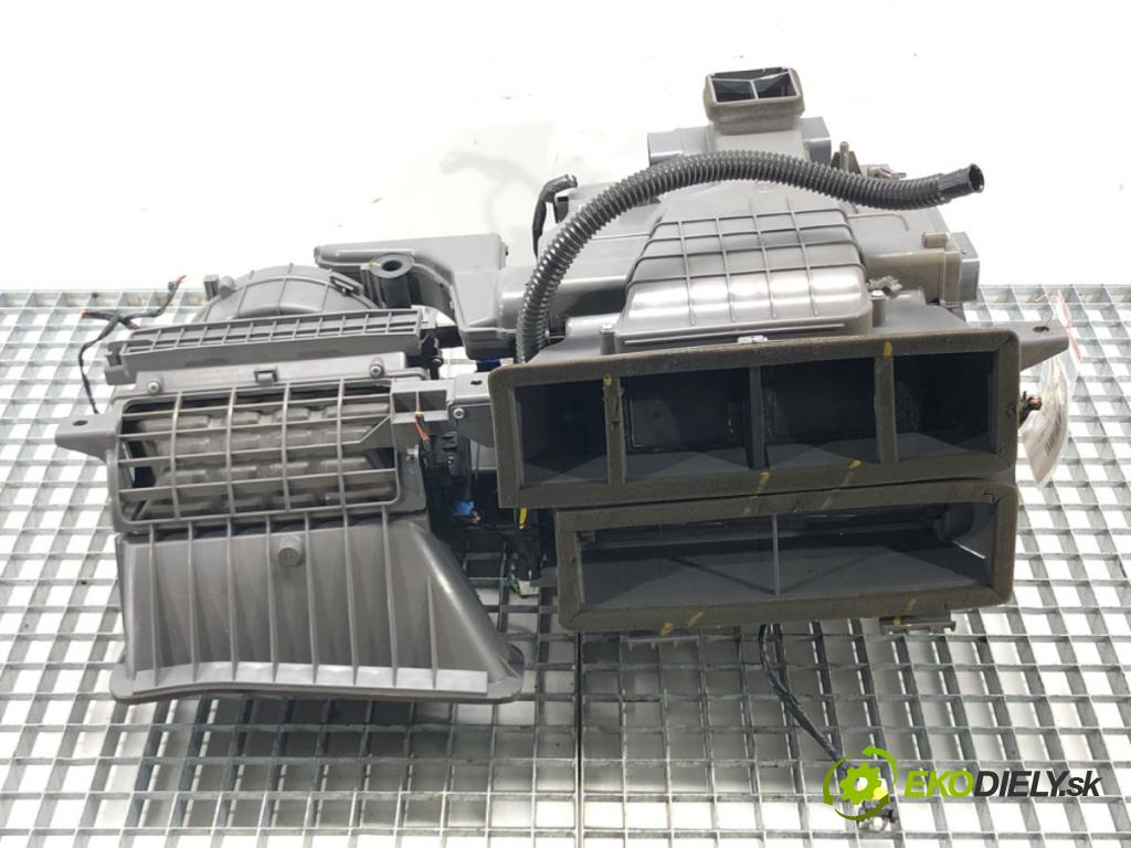 HYUNDAI i40 I (VF) 2012 - 2022    1.7 CRDi 100 kW [136 KM] olej napędowy 2012 - 2022  topné těleso radiátor topení komplet KOMBAJN  (Radiátory topení)