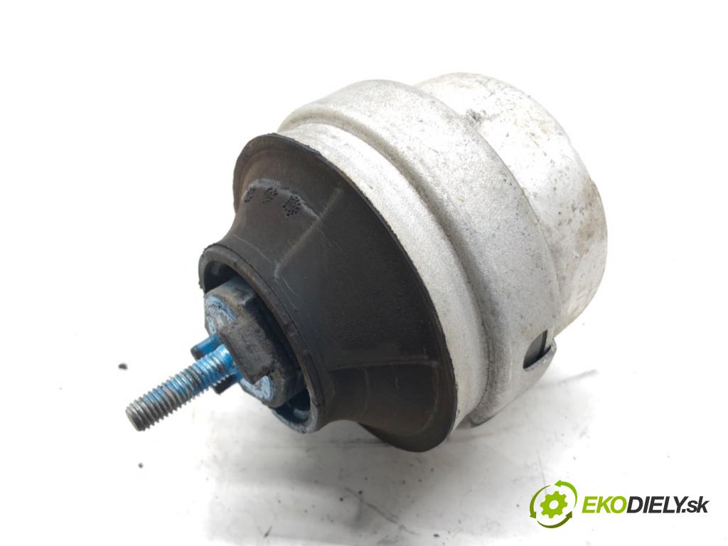 AUDI A6 C5 (4B2) 1997 - 2005    2.8 142 kW [193 KM] benzyna 1997 - 2005  AirBag Motor  (Držiaky motora)