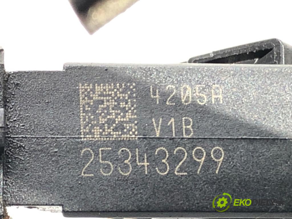 OPEL ZAFIRA / ZAFIRA FAMILY B (A05) 2005 - 2019    1.6 (M75) 77 kW [105 KM] benzyna 2005 - 2012  Lišta vstrekovacia 25343299 (Vstrekovacie lišty)